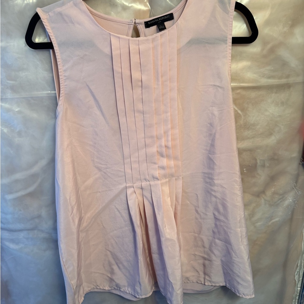 Banana Republic Pale Pink Pleated Sleeveless Blouse